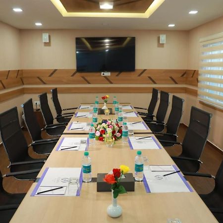 Hotel Flora Charishma Residency Aluva Kochi Zewnętrze zdjęcie