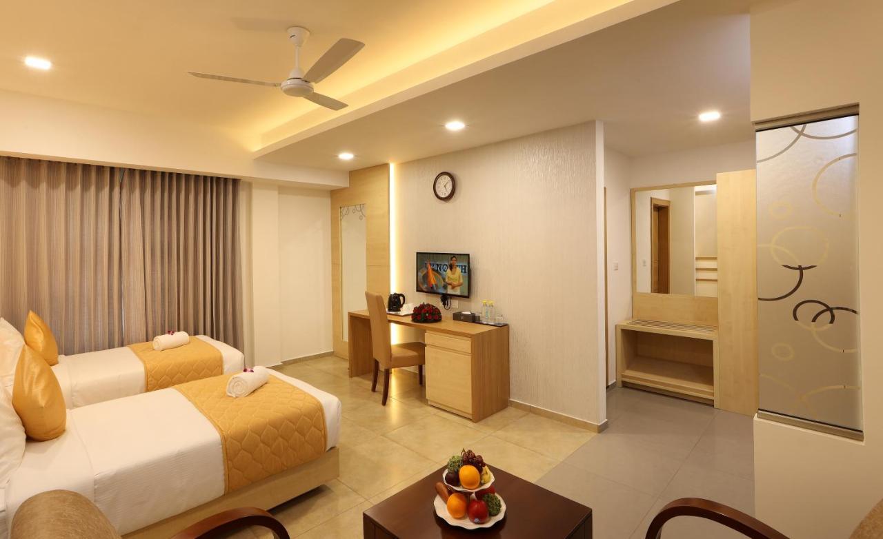 Hotel Flora Charishma Residency Aluva Kochi Zewnętrze zdjęcie