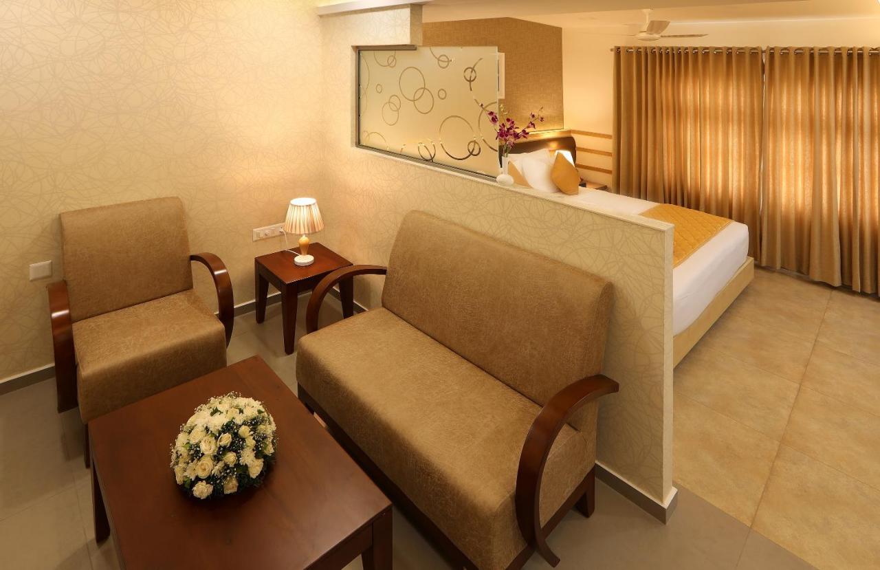 Hotel Flora Charishma Residency Aluva Kochi Zewnętrze zdjęcie
