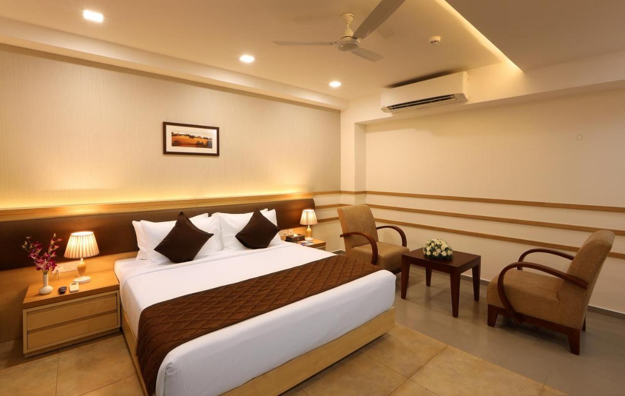 Hotel Flora Charishma Residency Aluva Kochi Zewnętrze zdjęcie