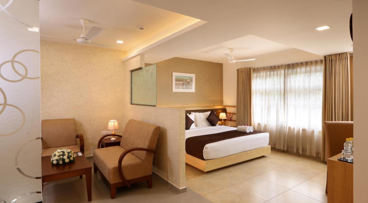 Hotel Flora Charishma Residency Aluva Kochi Zewnętrze zdjęcie