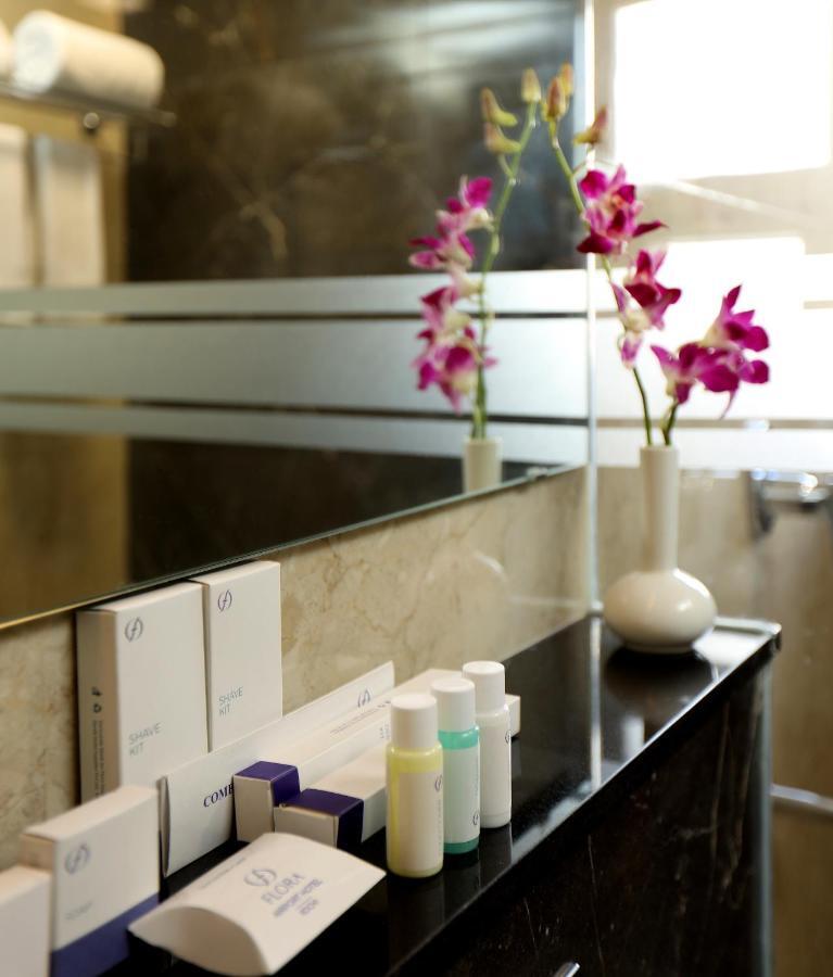Hotel Flora Charishma Residency Aluva Kochi Zewnętrze zdjęcie