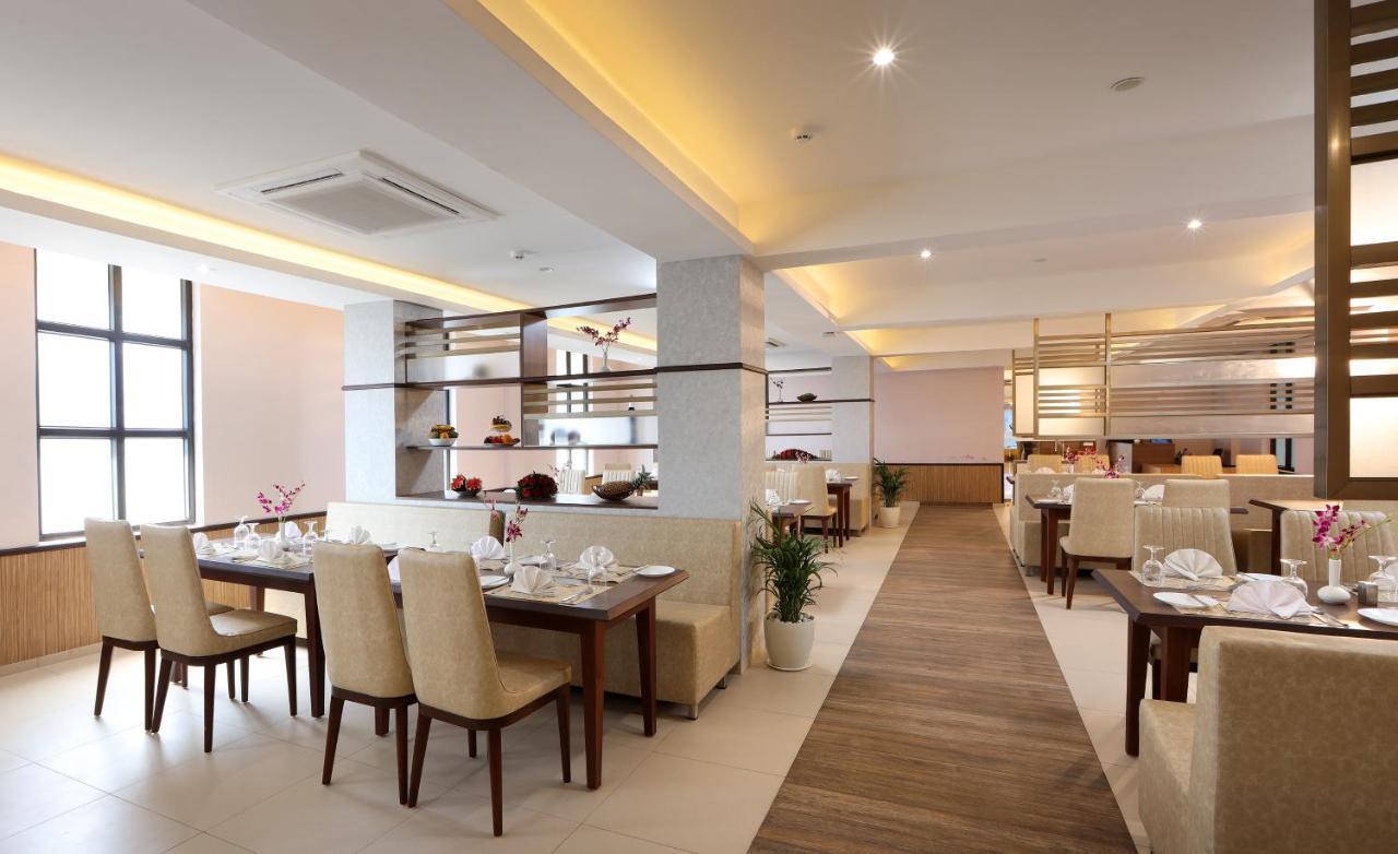 Hotel Flora Charishma Residency Aluva Kochi Zewnętrze zdjęcie