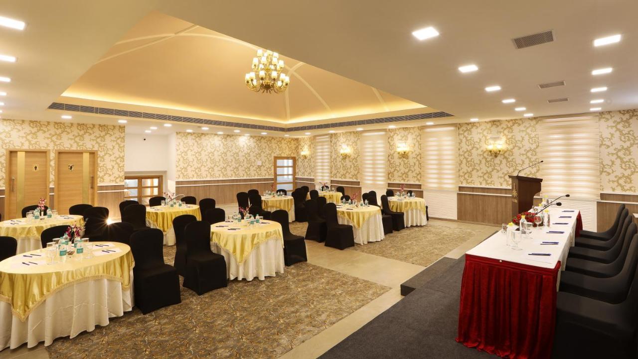 Hotel Flora Charishma Residency Aluva Kochi Zewnętrze zdjęcie