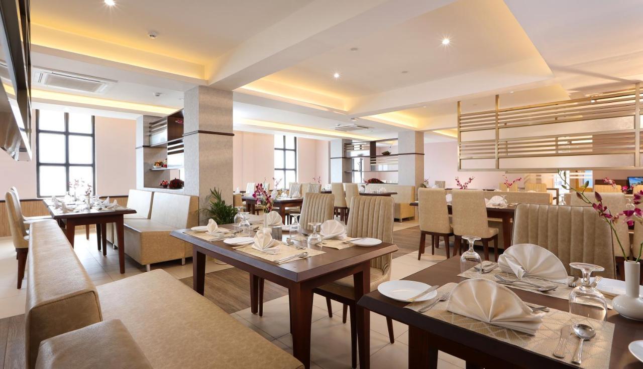 Hotel Flora Charishma Residency Aluva Kochi Zewnętrze zdjęcie